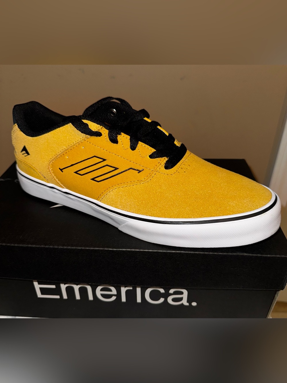 Emerica. Men’s Suede Skate Shoe - Yellow/Black